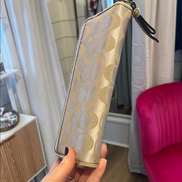 Coach Poppy Zippy Wallet Gold - Picture 3 of 10